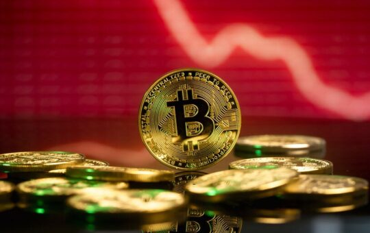 $330 Million in Crypto Longs Liquidated as Bitcoin Tumbles Below $43,000