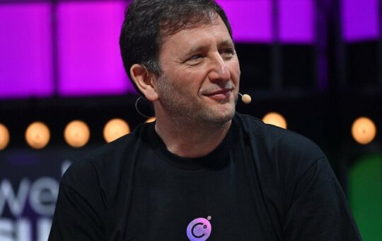 Celsius Founder Mashinsky Says He's Sticking With Bankman-Fried’s Lawyers: Report
